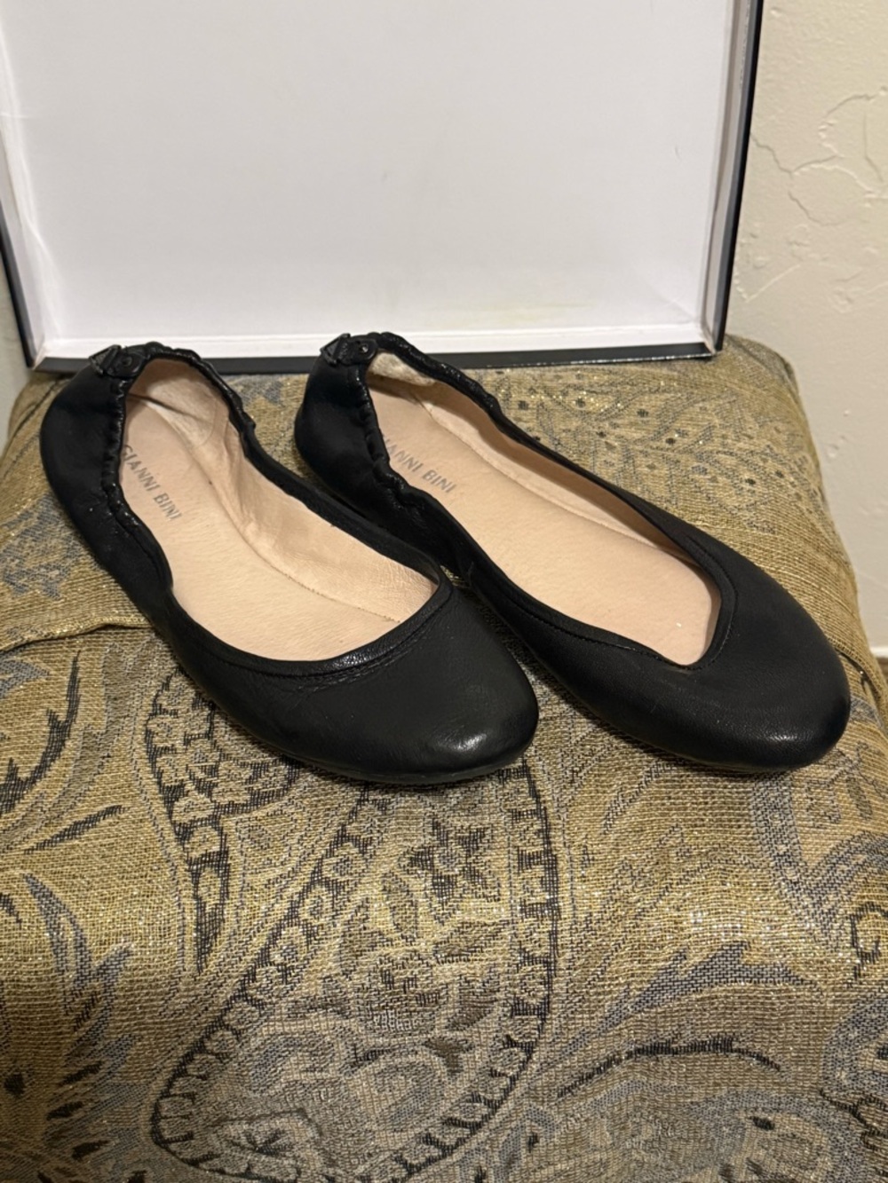 Gianni Bini Black Leather Elastic-Back Ballet Flats